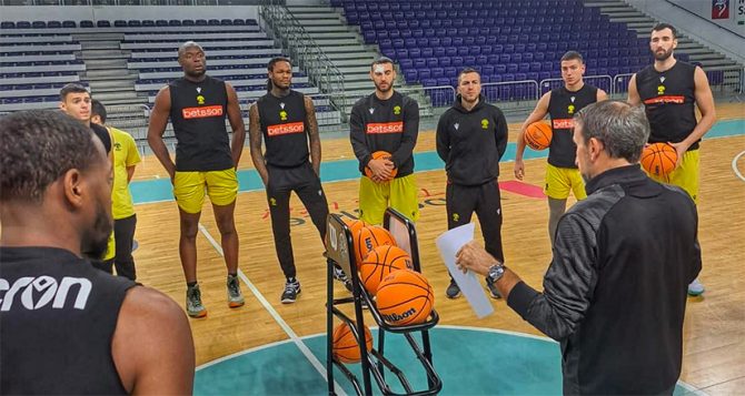 Φωτογραφίες απ’ την προπόνηση της Βασίλισσας στο Netto Arena