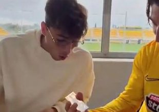 ΕΠΟΣ: Τσούμπερ και Ρότα παίζουν χαρτάκια (VIDEO)