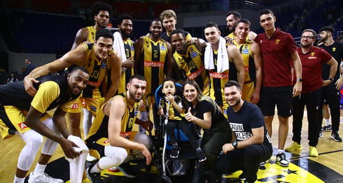 Αποθέωση για ΑΕΚ: «Ένας γίγαντας ήρθε στην Πολωνία»