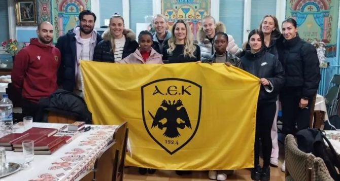 Βόλεϊ Γυναικών: Επίσκεψη στο ορφανοτροφείο Αγιά Τριάδα»