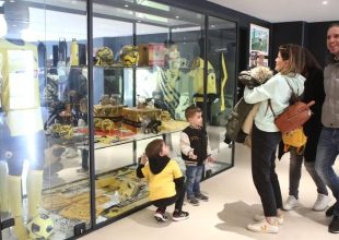 Γιορτινό κλίμα στην OPAP Arena με πλήθος κόσμου ενόψει Χριστουγέννων