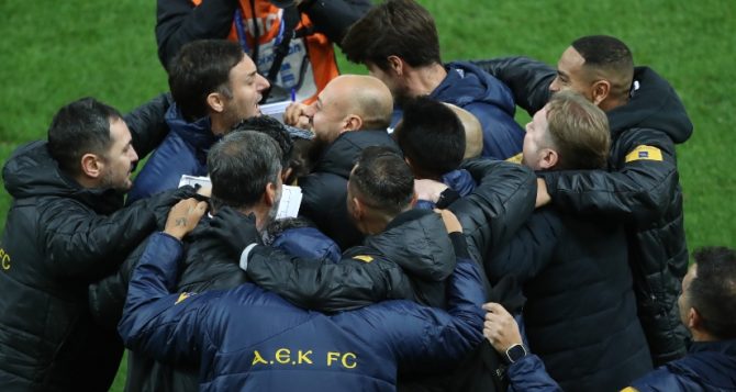 Οι πανηγυρισμοί των παικτών της ΑΕΚ στα αποδυτήρια (VIDEO) Οι πανηγυρισμοί των παικτών της ΑΕΚ στα αποδυτήρια (VIDEO)