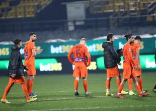 Με την πορτοκαλί εμφάνιση η ΑΕΚ (VID)