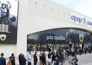 Σε χρόνο ρεκόρ εξαντλήθηκαν οι 2.000 φανέλες για τον Θωμά Μαύρο