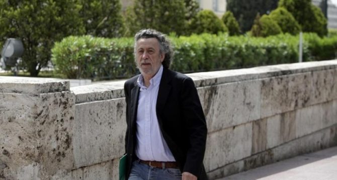 Τριανταφυλλόπουλος για ντέρμπι: «Λέω κι εγώ πως τα καταφέρνουν; Είναι ψεκασμένοι!»