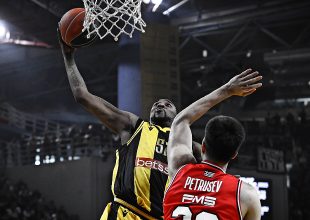 Ψηλά το κεφάλι – Η ΑΕΚ «έπεσε» μαχόμενη