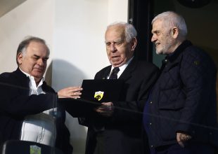 Τιμήθηκε με το «μετάλλιο τιμής» ο 100χρονος Αλέκος Παππάς (vid)