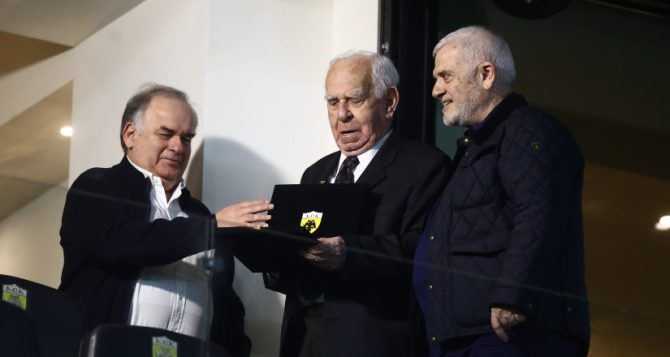 Τιμήθηκε με το «μετάλλιο τιμής» ο 100χρονος Αλέκος Παππάς (vid)