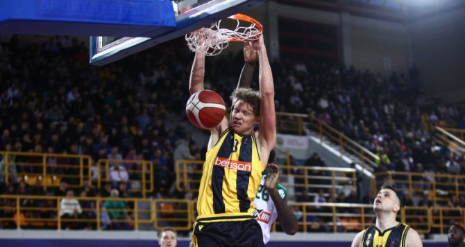 Κουζμίνσκας: «Άξιζε τη νίκη ο Παναθηναϊκός, θα είμαστε καλύτεροι μετά τη διακοπή»