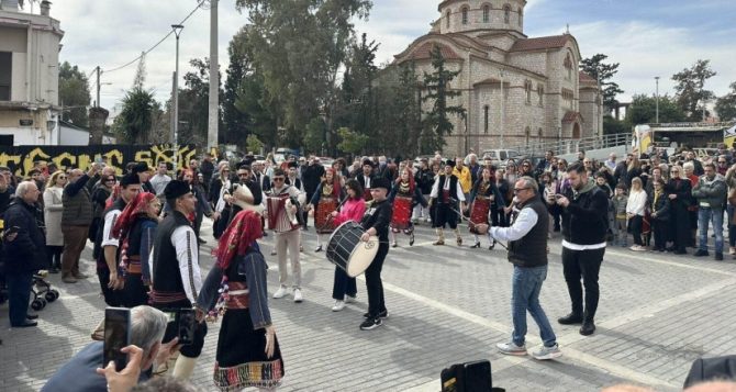 Με χορούς τίμησαν έξω από την OPAP Arena την ονομασία της θύρας 47 (ΦΩΤΟ)
