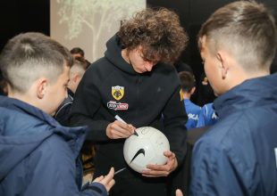 Μέλη της ACADEMICA FC στο ξενοδοχείο της ΑΕΚ (VIDEO)