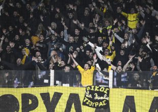 Συνθήματα κατά παικτών και Ηλιόπουλου