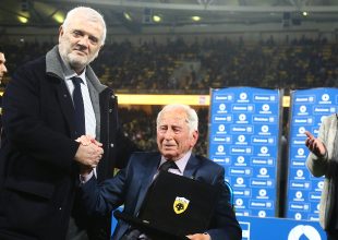 Συγκίνηση: Ο Μελισσανίδης τίμησε τον τεράστιο Ανδρέα Σταματιάδη (VID)