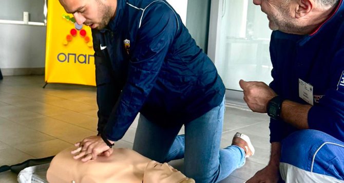 Σεμινάριο για ΚΑΡΠΑ και χρήση Απινιδωτή στην ΑΕΚ (PICS) Σεμινάριο για ΚΑΡΠΑ και χρήση Απινιδωτή στην ΑΕΚ (PICS)