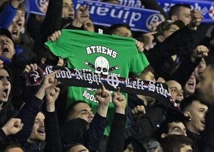 Φανέλα του Παναθηναϊκού στις κερκίδες της Ντιναμό Ζάγκρεμπ