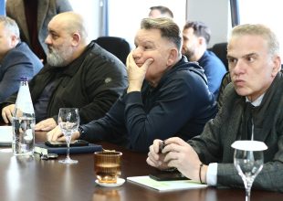 Αθλιότητες Κούγια στην κλήρωση των πλέι οφ: Επιτέθηκε χυδαία σε Κοσμά και Λυσάνδρου