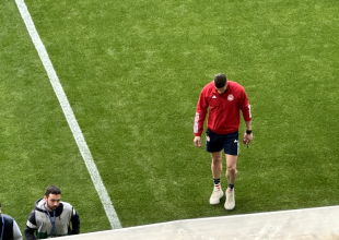 Με κάλτσες αφιερωμένες στην… Αμερική ο Πασχαλάκης στην Αγιά Σοφιά – OPAP Arena (VID)