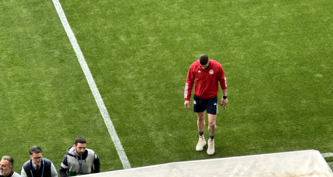 Με κάλτσες αφιερωμένες στην… Αμερική ο Πασχαλάκης στην Αγιά Σοφιά – OPAP Arena (VID)