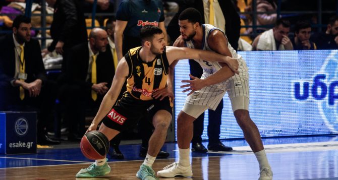 Aυλαία στην Καρδίτσα για την AEK Betsson πριν τα πλέι οφ