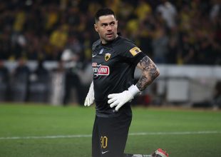 Η Βίτζεβ Λοτζ εξετάζει τον Αθανασιάδη