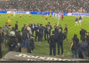 Τέλος προπαγάνδας: Ο Γκαγκάτσης επιτίθεται και σπρώχνει τον Αλμείδα (VID)