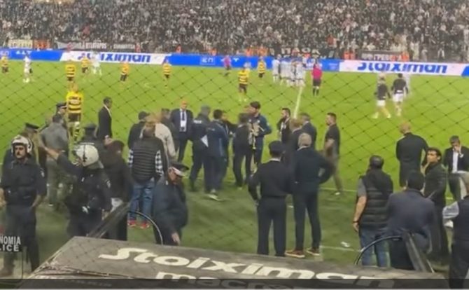 Τέλος προπαγάνδας: Ο Γκαγκάτσης επιτίθεται και σπρώχνει τον Αλμείδα (VID)