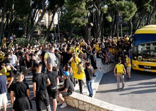 Πανζουρλισμός από τους Ενωσίτες: Αποθέωση για την αποστολή στο ξενοδοχείο (ΦΩΤΟ)