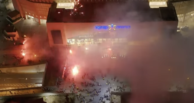 Το pyro party έξω απ’ την Αγιά Σοφιά – OPAP Arena για τα 100 χρόνια της ΑΕΚ (VID)