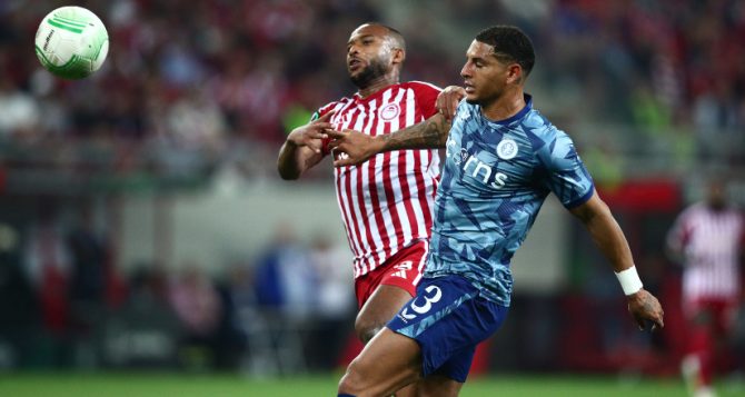 Στον τελικό του Conference ο Ολυμπιακός- Nίκησε ξανά (2-0) το φάντασμα της Άστον Βίλα