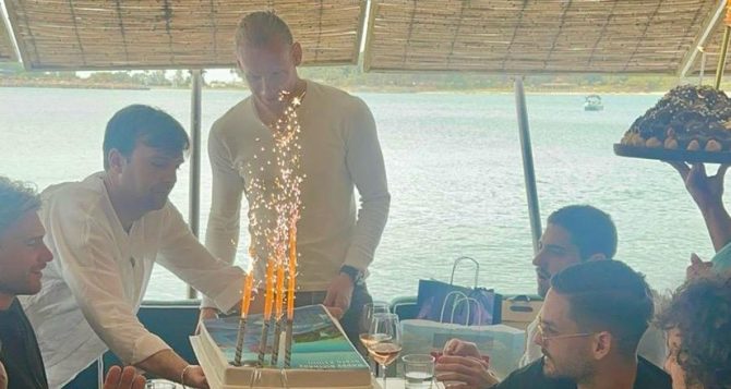 Με Μελισσανίδη, Αλμέιδα και συμπαίκτες γιόρτασε τα γενέθλια του ο Βίντα (VID+PICS)