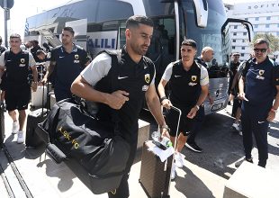 Επέστρεψε στην Αθήνα η ΑΕΚ (PICS)