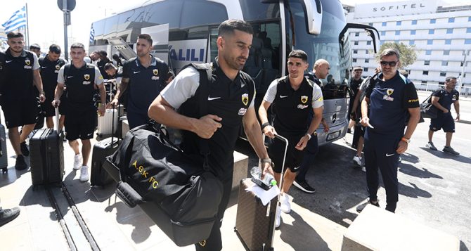Επέστρεψε στην Αθήνα η ΑΕΚ (PICS)