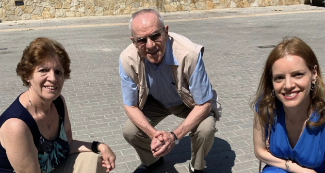 Ο Γιώργος Λαβαρίδης φωτογραφήθηκε με την τιμητική πλάκα του στο Walk of Fame της ΑΕΚ (ΦΩΤΟ)