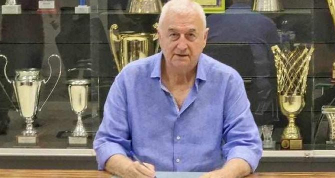Η στιγμή των υπογραφών του «ισόβιου» συμβολαίου του Σάκοτα με την ΑΕΚ (ΦΩΤΟ)