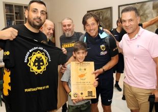 Πέντε σύνδεσμοι φίλων της ΑΕΚ στην Κύπρο βράβευσαν τον Ματίας Αλμέιδα