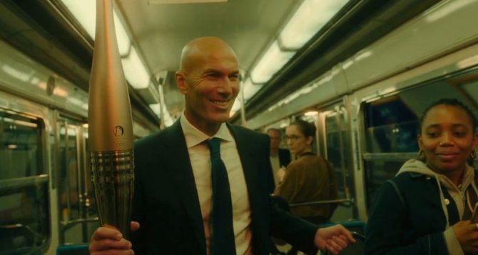 Ο Ζινεντίν Ζιντάν πρωταγωνιστής στο βίντεο της Tελετής Έναρξης