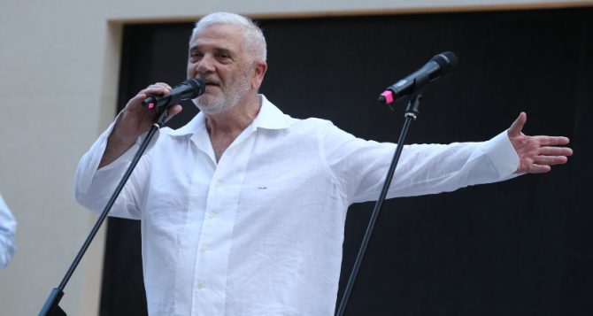 Μελισσανίδης: «Toυς το είχα υποσχεθεί – Μακάρι να μπουν κι άλλα αγάλματα» (VIDEO)