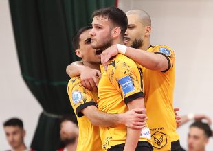 Futsal: Πέρασε και από τη Σαλαμίνα η ΑΕΚ