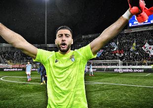 Έτοιμη να «κλείσει» Στρακόσα η ΑΕΚ!