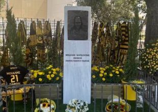 “Πάντα, παντού, παρών!” – Ο Αντώνης Ηλιόπουλος τίμησε τη μνήμη του Μιχάλη Κατσούρη