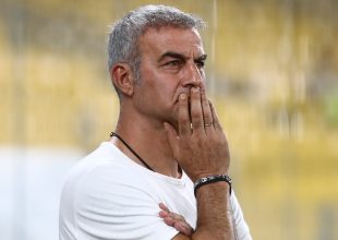 Δέλλας: «Η ΑΕΚ ήταν υπό πίεση και ξέραμε ότι θα αντιδρούσε – Ευχαριστώ τον Αλμέιδα για τα λόγια του»