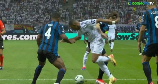 Επίσημη “πρώτη” με τακουνάκι και ποδιά ο Μπαπέ! (vid) Επίσημη “πρώτη” με τακουνάκι και ποδιά ο Μπαπέ! (vid)