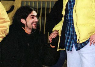Μαρσέιγ: Πανό για τον Νίκο Ξηροκώστα