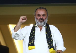 Με κασκόλ της ΑΕΚ ο Ηλιόπουλος (VIDEO)
