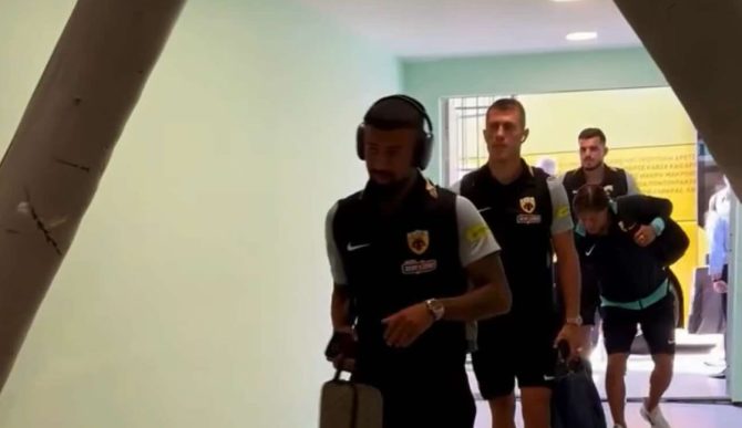 Η άφιξη της ΑΕΚ στο γήπεδο της Λιβαδειάς (vid)