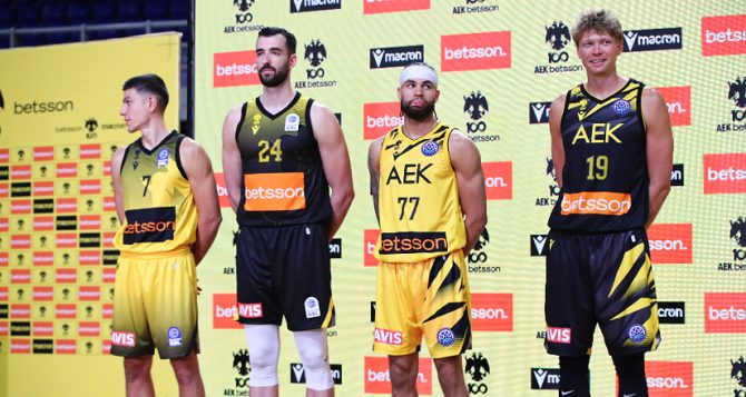 Εντυπωσιάζει η νέα φανέλα της Βασίλισσας (pics)