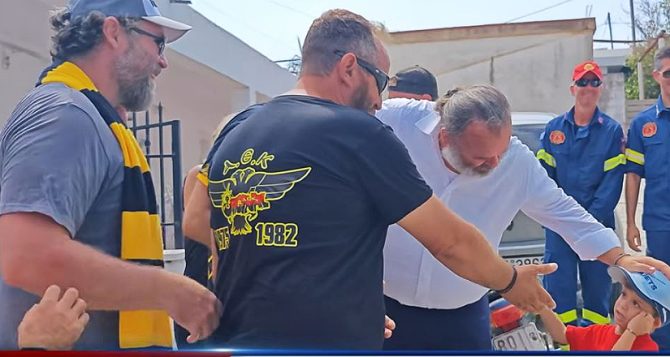 «Είναι τρελός ο πρόεδρος» για τον Ηλιόπουλο στην Αλόννησο (VIDEO)