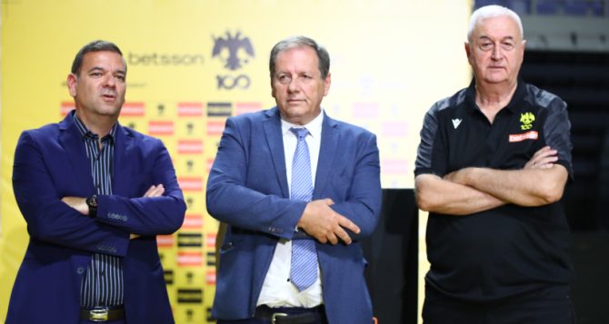 Στην Γερμανία ο Αγγελόπουλος – Δίπλα στην Βασίλισσα