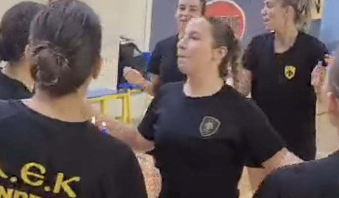 Η έκπληξη στην Κατσίκα για τα γενέθλια της (VID)