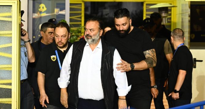 «Στα αποδυτήρια των διαιτητών στο ημίχρονο ο Ηλιόπουλος»